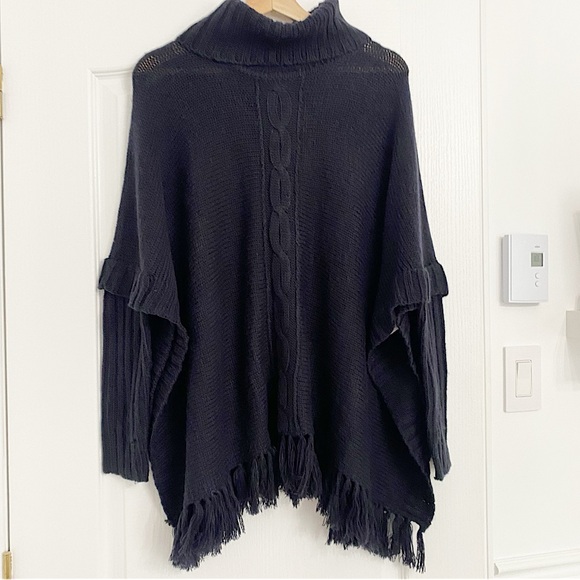 ARDENE | Black Cable knit fringed oversized shawl - Picture 1 of 9